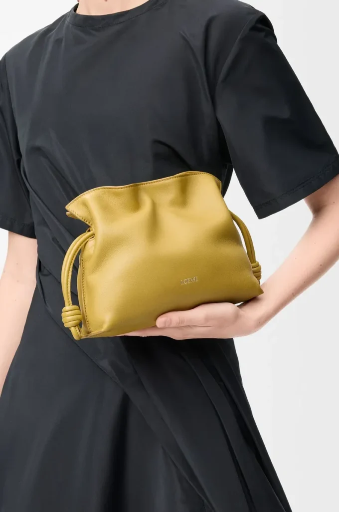 Mini pochette Flamenco en cuir de veau nappa Ginger