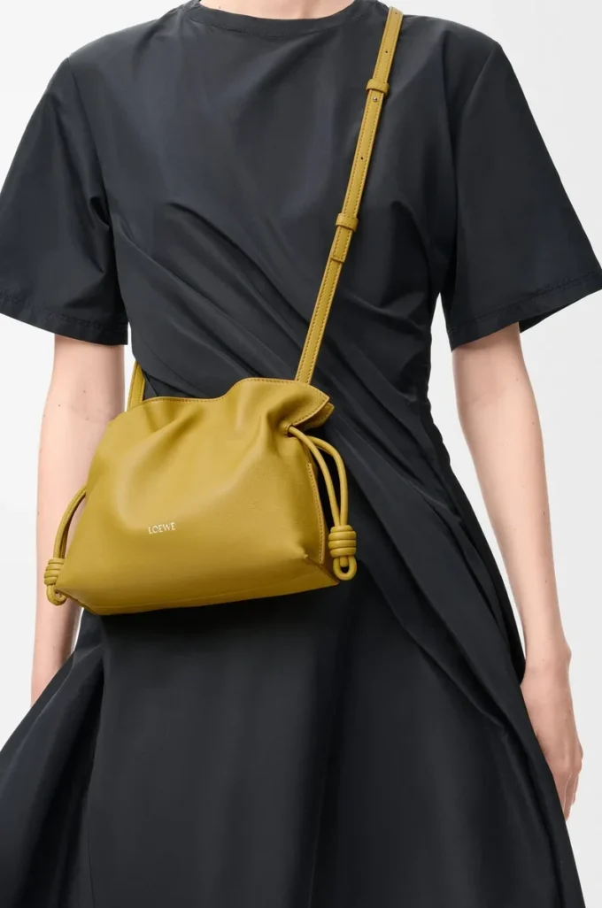 Mini pochette Flamenco en cuir de veau nappa Ginger