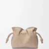 Mini pochette Flamenco en cuir de veau nappa sable