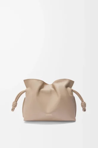Mini pochette Flamenco en cuir de veau nappa sable