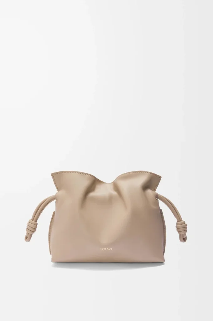 Mini pochette Flamenco en cuir de veau nappa sable