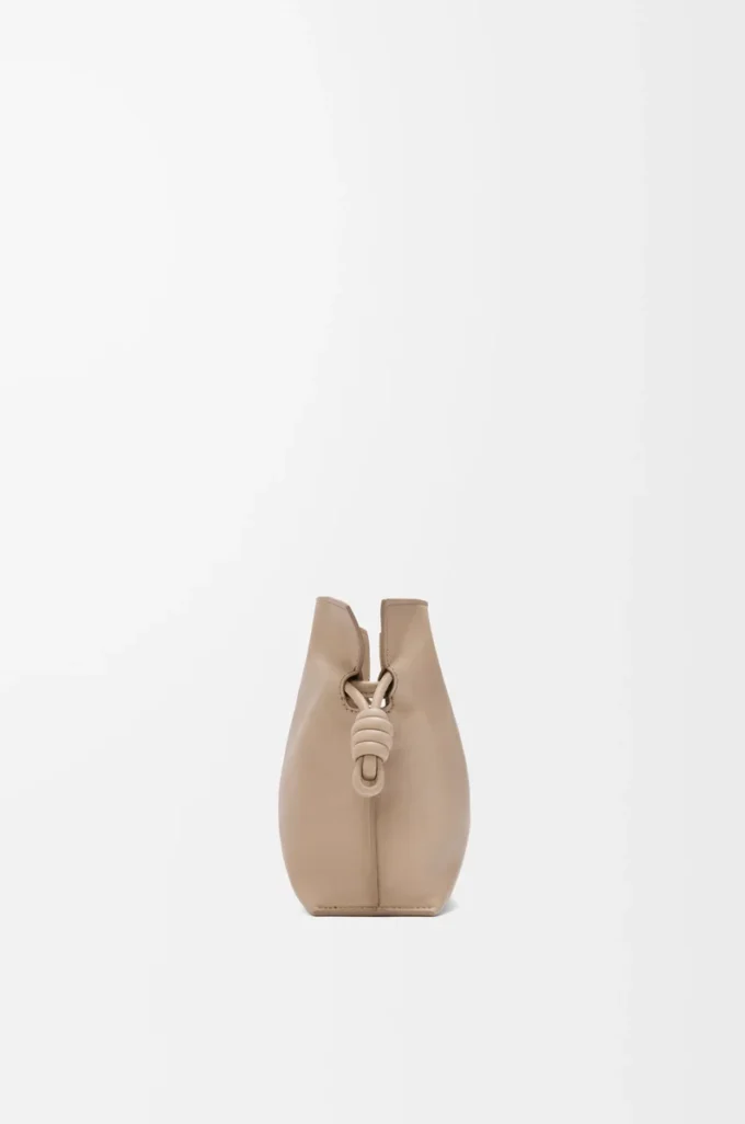 Mini pochette Flamenco en cuir de veau nappa sable