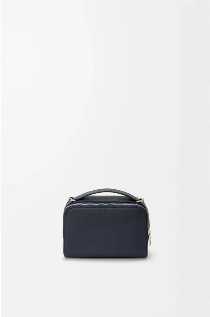 Mini sac à bandoulière pour appareil photo en cuir de veau grainé souple, couleur bleu marine foncé