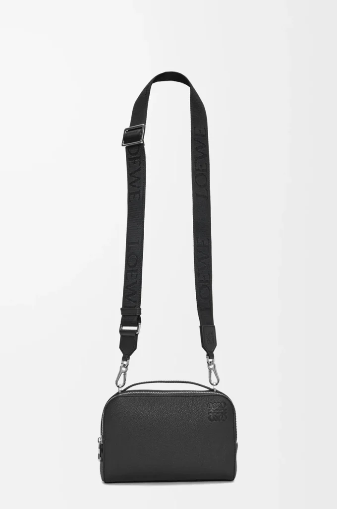 Mini sac à bandoulière pour appareil photo en cuir de veau grainé souple Noir