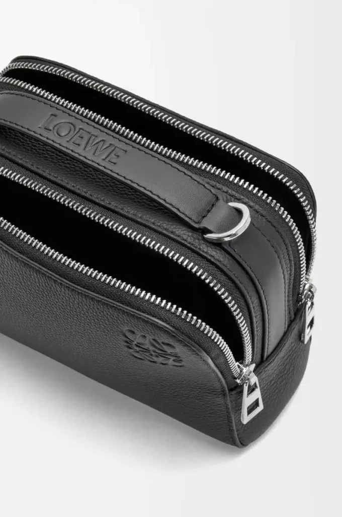 Mini sac à bandoulière pour appareil photo en cuir de veau grainé souple Noir