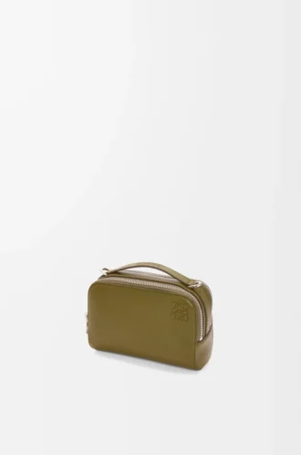Mini sac à bandoulière pour appareil photo en cuir de veau grainé souple Olive