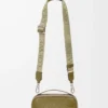 Mini sac à bandoulière pour appareil photo en cuir de veau grainé souple Olive