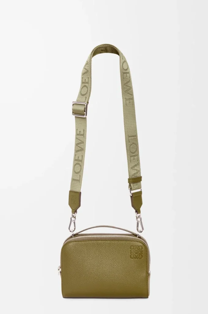 Mini sac à bandoulière pour appareil photo en cuir de veau grainé souple Olive
