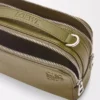 Mini sac à bandoulière pour appareil photo en cuir de veau grainé souple Olive