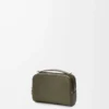 Mini sac à bandoulière pour appareil photo en cuir de veau grainé souple vert kaki