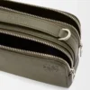 Mini sac à bandoulière pour appareil photo en cuir de veau grainé souple vert kaki
