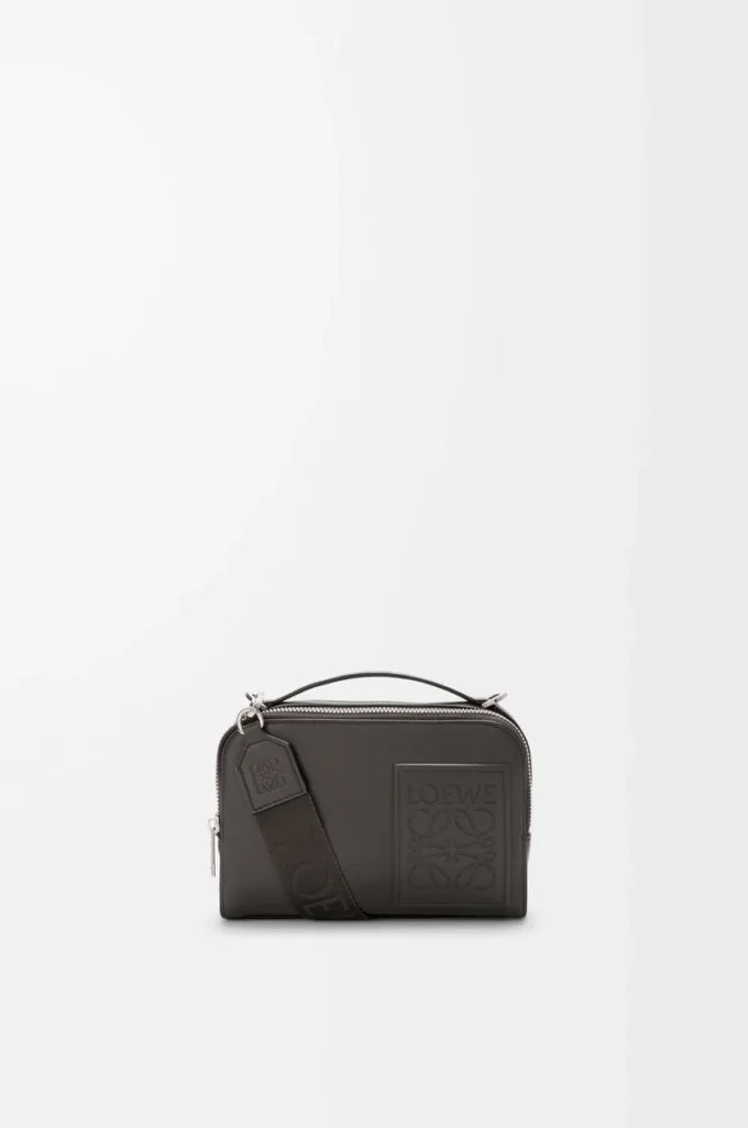 Mini sac à bandoulière pour appareil photo en cuir de veau satiné gris foncé