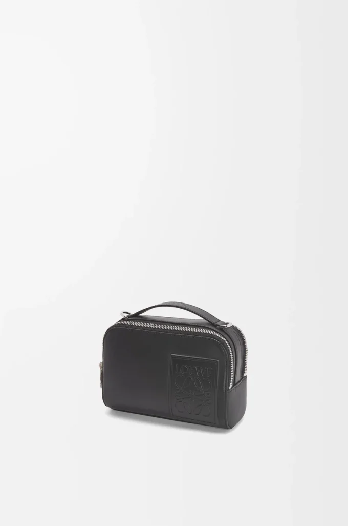 Mini sac à bandoulière pour appareil photo en cuir de veau satiné noir