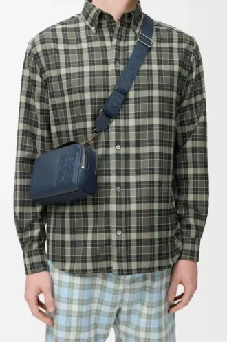 Mini sac à bandoulière pour appareil photo en cuir de veau satiné teint indigo