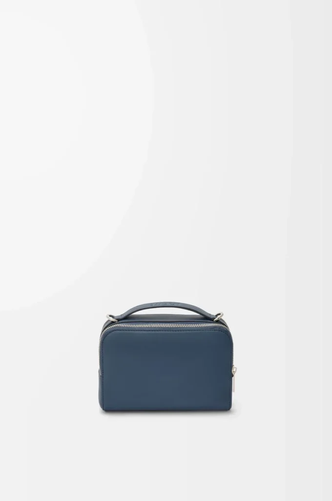 Mini sac à bandoulière pour appareil photo en cuir de veau satiné teint indigo