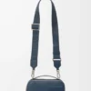 Mini sac à bandoulière pour appareil photo en cuir de veau satiné teint indigo