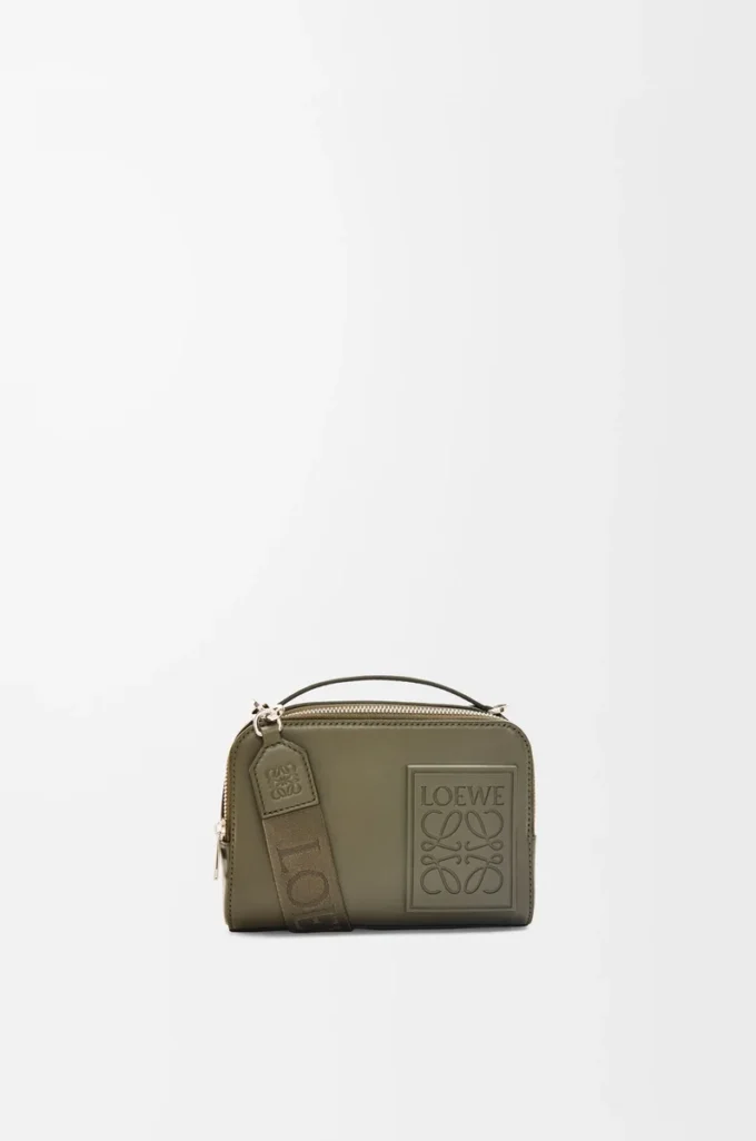 Mini sac à bandoulière pour appareil photo en cuir de veau satiné vert kaki