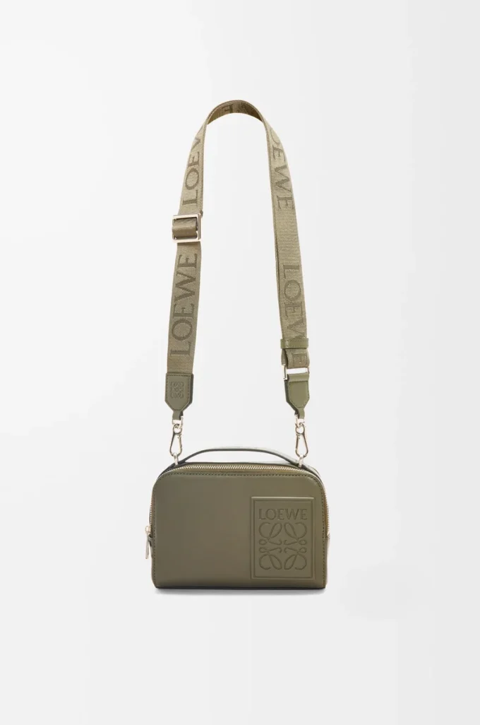 Mini sac à bandoulière pour appareil photo en cuir de veau satiné vert kaki