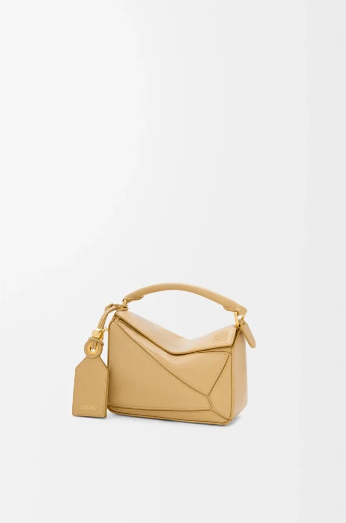 Mini sac Featherlight Puzzle en cuir d&rsquo;agneau nappa Dark Butter