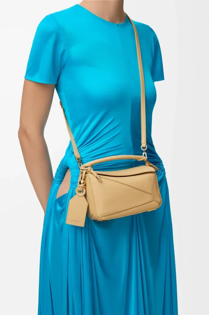 Mini sac Featherlight Puzzle en cuir d&rsquo;agneau nappa Dark Butter