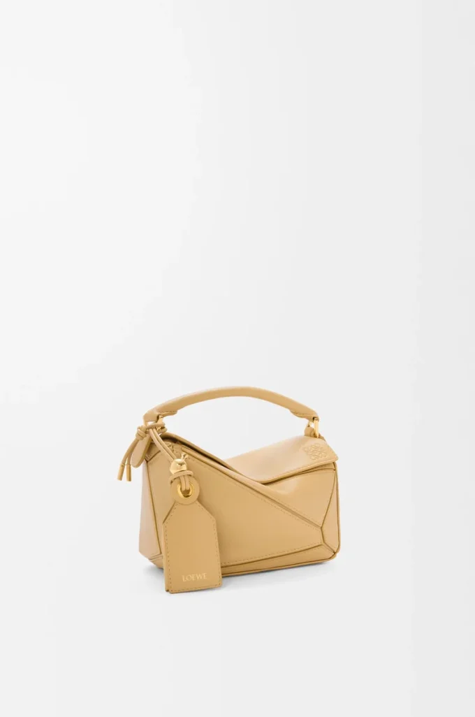 Mini sac Featherlight Puzzle en cuir d&rsquo;agneau nappa Dark Butter