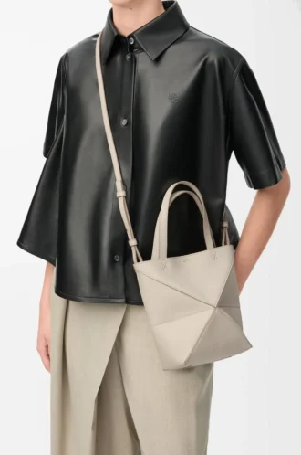 Mini sac fourre-tout Puzzle Fold en cuir de veau grainé souple Light Ghost