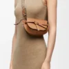 Mini sac Gate Dual en cuir de veau souple et jacquard Tan