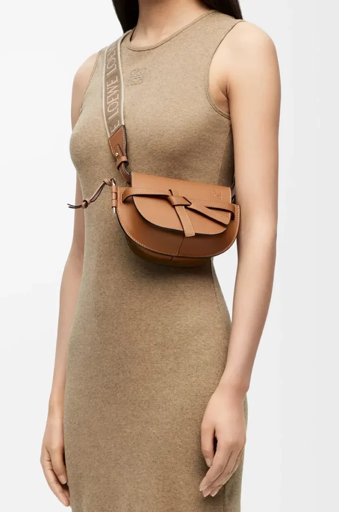 Mini sac Gate Dual en cuir de veau souple et jacquard Tan