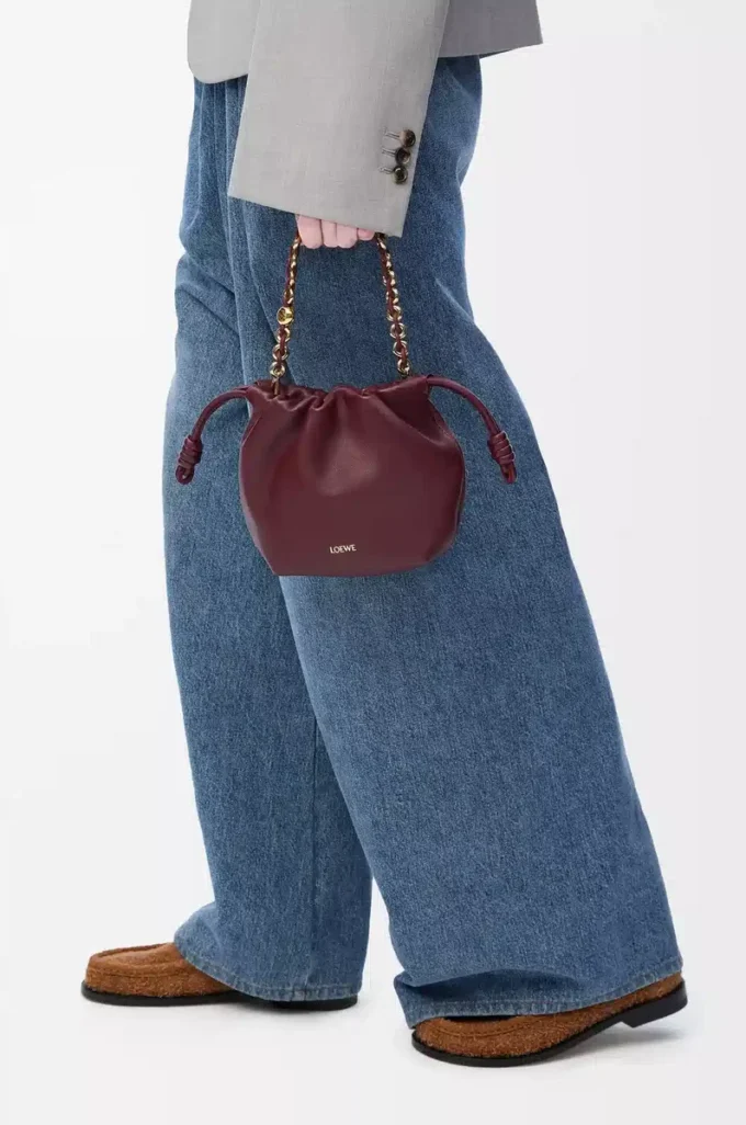 Mini sac à main Flamenco en cuir d&rsquo;agneau nappa souple, couleur bordeaux foncé