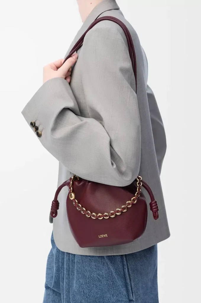 Mini sac à main Flamenco en cuir d&rsquo;agneau nappa souple, couleur bordeaux foncé