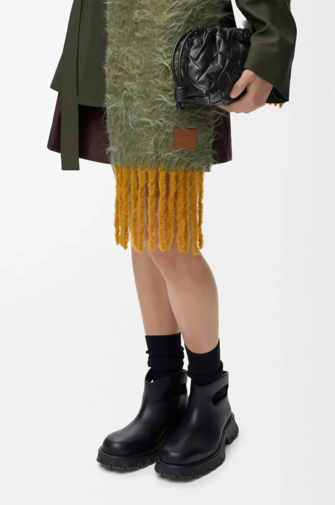 Mini sac à main Flamenco en cuir de veau nappa pincé, couleur Black