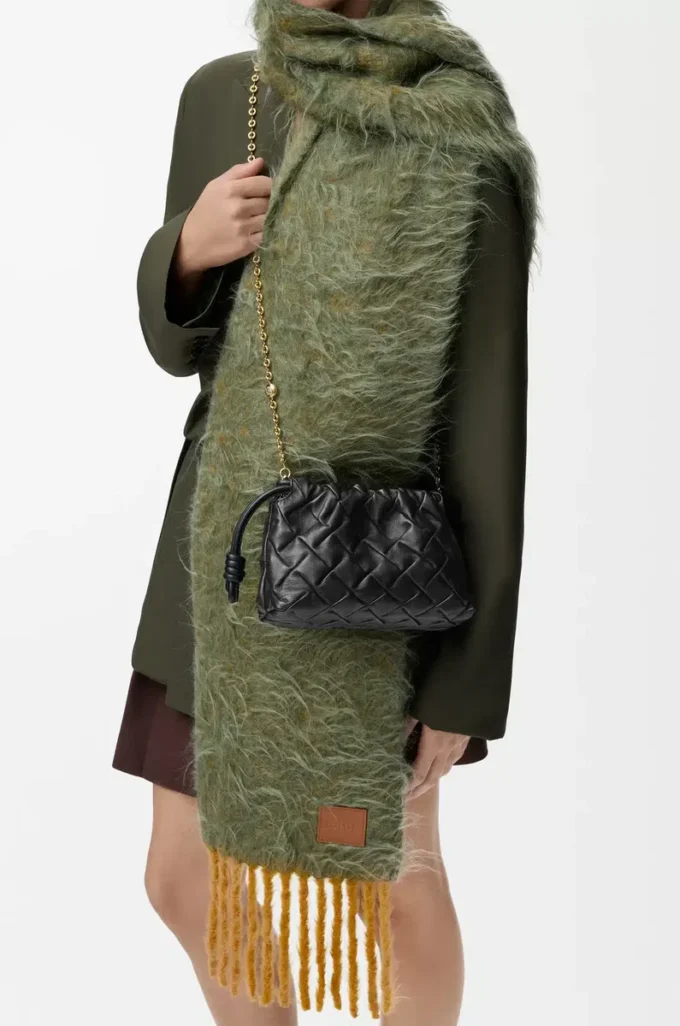 Mini sac à main Flamenco en cuir de veau nappa pincé, couleur Black