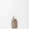 Mini sac Puzzle Edge en cuir de veau grainé souple Clay Mini sac Puzzle Edge en cuir de veau grainé souple Clay