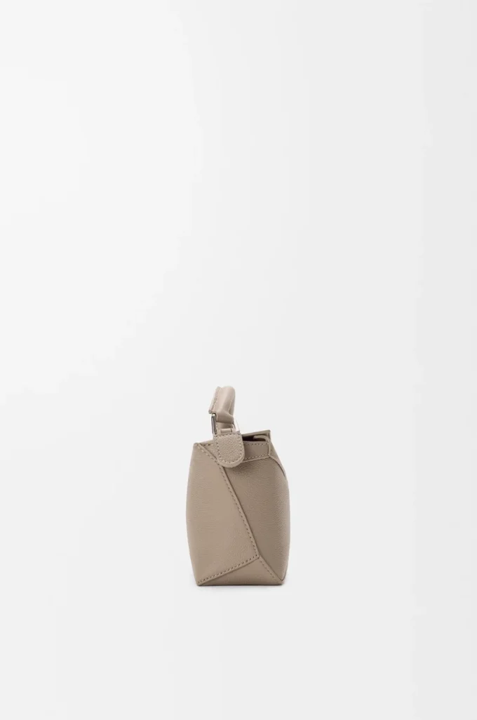Mini sac Puzzle Edge en cuir de veau grainé souple Clay Mini sac Puzzle Edge en cuir de veau grainé souple Clay
