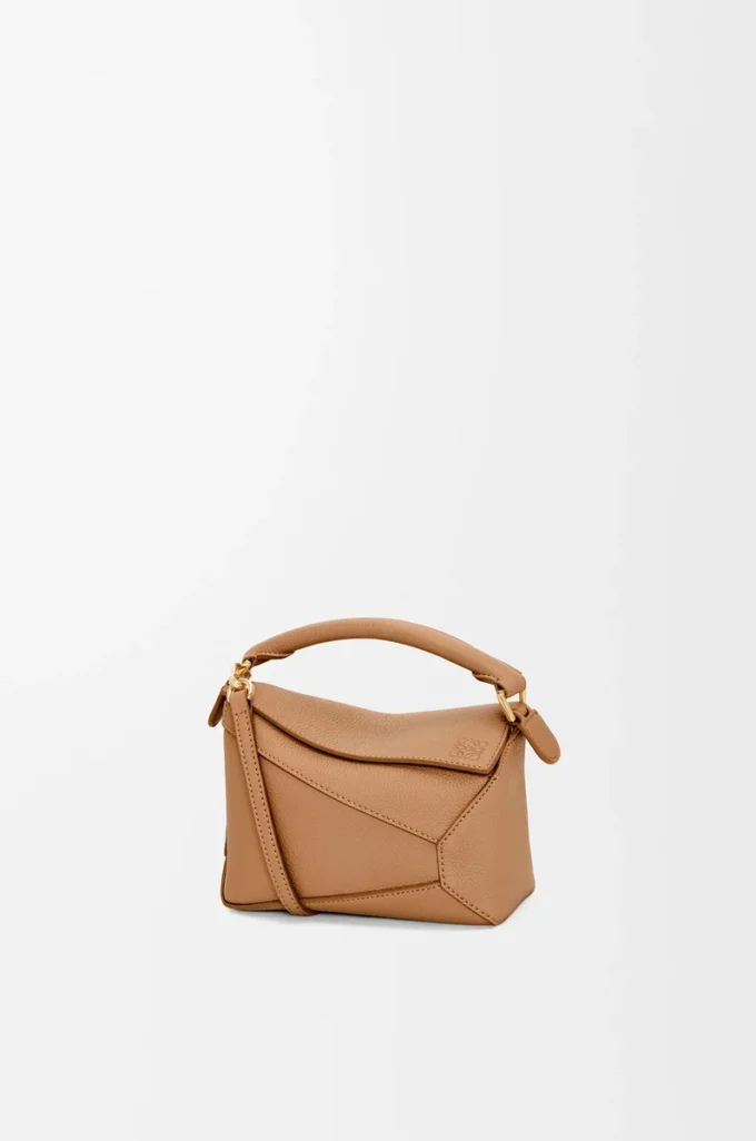 Mini sac Puzzle Edge en cuir de veau grainé souple couleur caramel