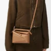 Mini sac Puzzle Edge en cuir de veau grainé souple couleur caramel