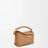 Mini sac Puzzle Edge en cuir de veau grainé souple couleur caramel