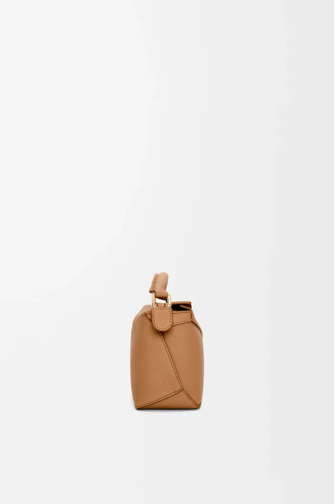 Mini sac Puzzle Edge en cuir de veau grainé souple couleur caramel