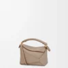 Mini sac Puzzle Edge en cuir de veau grainé souple couleur sable
