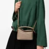 Mini sac Puzzle Edge en cuir de veau grainé souple couleur sable