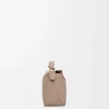 Mini sac Puzzle Edge en cuir de veau grainé souple couleur sable