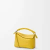 Mini sac Puzzle Edge en cuir de veau grainé souple Dandelion