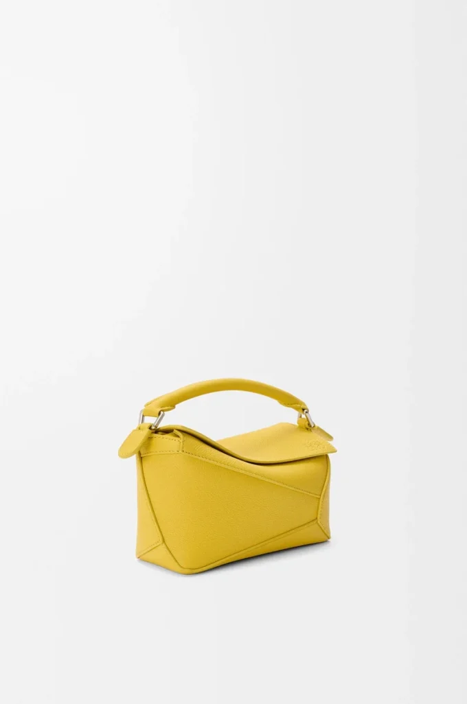 Mini sac Puzzle Edge en cuir de veau grainé souple Dandelion