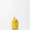 Mini sac Puzzle Edge en cuir de veau grainé souple Dandelion