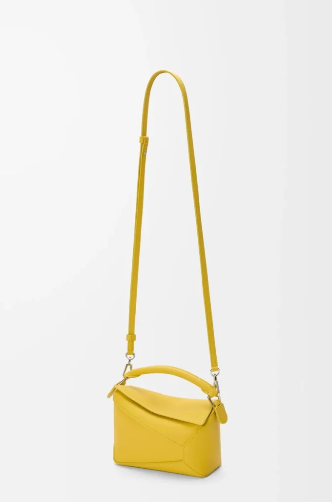 Mini sac Puzzle Edge en cuir de veau grainé souple Dandelion