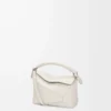 Mini sac Puzzle Edge en cuir de veau grainé souple Light Ghost