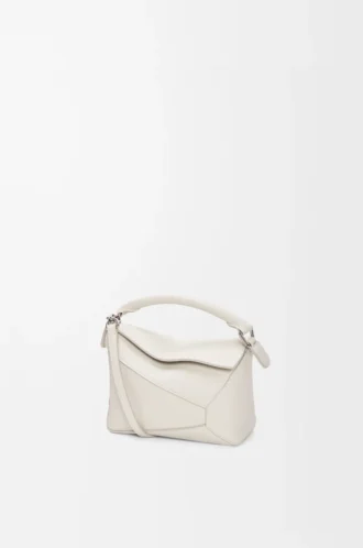 Mini sac Puzzle Edge en cuir de veau grainé souple Light Ghost