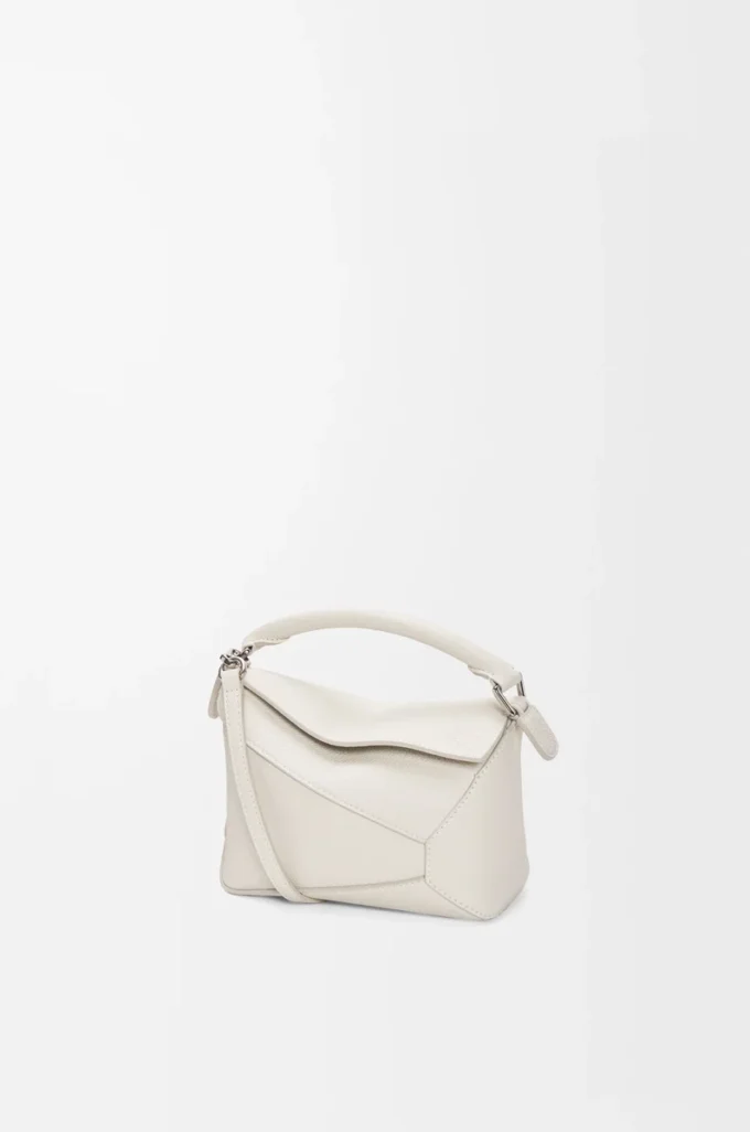 Mini sac Puzzle Edge en cuir de veau grainé souple Light Ghost