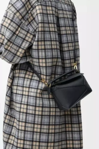 Mini sac Puzzle Edge en cuir de veau grainé souple noir