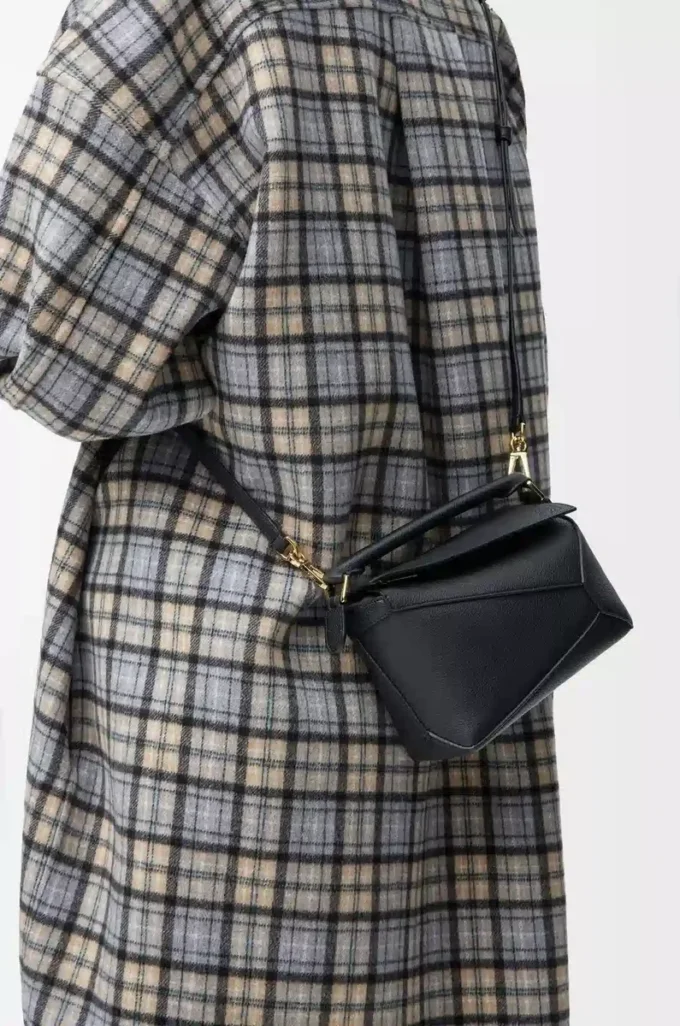 Mini sac Puzzle Edge en cuir de veau grainé souple noir